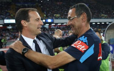 NAPLES, ITALY - SEPTEMBER 26:  Head coach of Napoli Maurizio Sarri salutes head coach of Juventus Massimiliano Allegri during the Serie A match between SSC Napoli and Juventus FC at Stadio San Paolo on September 26, 2015 in Naples, Italy.  (Photo by Maurizio Lagana/Getty Images)