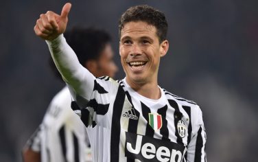 TURIN, ITALY - OCTOBER 31:  Anderson Hernanes of Juventus FC celebrates victory at the end of the Serie A match between Juventus FC and Torino FC at Juventus Arena on October 31, 2015 in Turin, Italy.  (Photo by Valerio Pennicino/Getty Images)