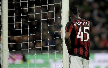 Milan's Mario Balotelli reacts during the Italy Cup second leg semifinal soccer match AC Milan vs US Alessandria at Giuseppe Meazza stadium in Milan, Italy, 01 March 2016.
ANSA/DANIELE MASCOLO