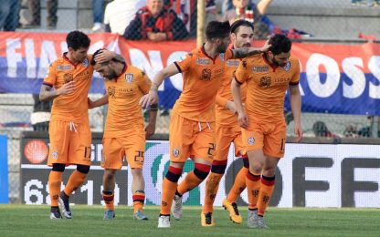 Cagliari fuori dalla crisi: 2-0 al Vicenza. Rimonta Bari, Cesena ko