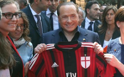 Il saluto di Berlusconi: "Cedo il club per amore"