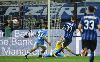 Il Napoli crolla a San Siro, l'Inter fa un regalo alla Juve