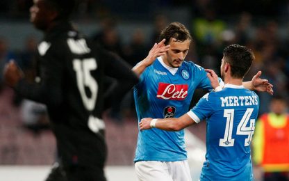 Gabbiadini e Mertens si prendono il Napoli, Bologna travolto 6-0