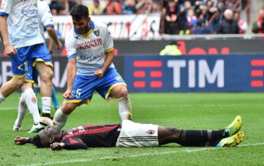 Frosinone's forward from Italy Mirko Gori (top) reacts after AC Milan's forward from Italy Mario Balotelli fails to score a penalty during the Italian Serie A football match AC Milan vs Frosinone at "San Siro" Stadium in Milan on May 1, 2016.   / AFP / GIUSEPPE CACACE        (Photo credit should read GIUSEPPE CACACE/AFP/Getty Images)