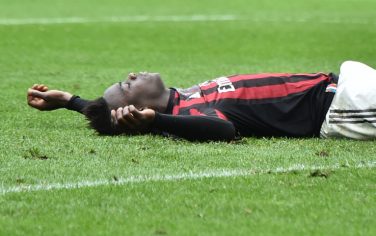 AC Milan's forward from Italy Mario Balotelli reacts after he fails to score a penalty during the Italian Serie A football match AC Milan vs Frosinone at "San Siro" Stadium in Milan on May 1, 2016.   / AFP / GIUSEPPE CACACE        (Photo credit should read GIUSEPPE CACACE/AFP/Getty Images)