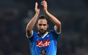 TURIN, ITALY - MAY 08:  Gonzalo Higuain of SSC Napoli celebrates victory at the end of the Serie A match between Torino FC and SSC Napoli at Stadio Olimpico di Torino on May 8, 2016 in Turin, Italy.  (Photo by Valerio Pennicino/Getty Images)