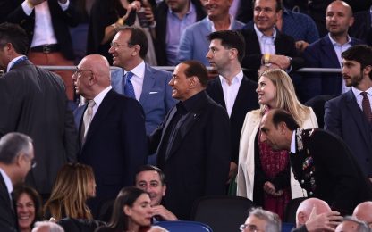 Berlusconi: "Dopo 30 anni è l'ora di lasciare"