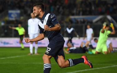 BRESCIA, ITALY - NOVEMBER 04: Ernesto Torregrossa of Brescia Calcio celebrates after scoring the opening goal during the Serie B match between Brescia Calcio and AC Cesena at Stadio Mario Rigamonti on November 4, 2016 in Brescia, Italy. (Photo by Valerio Pennicino/Getty Images)