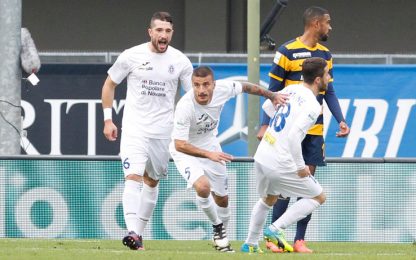 Novara, impresa a Verona: 4-0. Vola il Frosinone