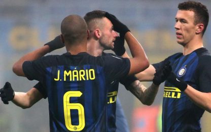 L'Inter ringrazia Brozovic: doppietta al Genoa