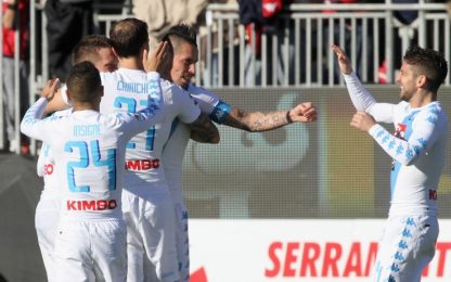 Napoli dominante: 5-0 al Cagliari, tris di Mertens