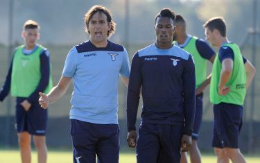 Coach Simone Inzaghi (L) and Balde Diao Keita attends an SS Lazio training session on September 29, 2016 in Rome, Italy.