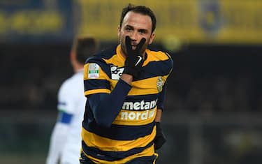 Verona campione d'inverno. Frosinone ko a Vercelli