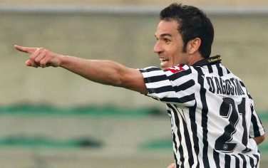 Udinese's Gaetano D'Agostino celebrates after scoring during a Serie A soccer match between Chievo and Udinese in Verona, Italy, Saturday, April 25, 2009. (AP Photo/Franco Debernardi)