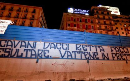 Napoli, striscione contro Cavani: "Vattene in fretta"
