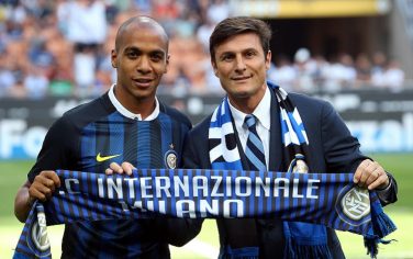 New Inter's midfielder Joao Mario with team's vice president Javier Zanetti pose for a photo prior the Italian Serie A soccer match FC Inter vs US Palermo at Giuseppe Meazza stadium in Milan, Italy, 28 August 2016.
ANSA/MATTEO BAZZI
