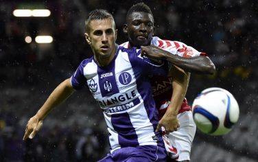 Toulouse's Aleksandar Pesic (L) vies with Reims' Malian defender Hamari Traoreduring the French L1 football match Toulouse vs Reims on September 12, 2015 at the municipal stadium in Toulouse.  AFP PHOTO/ PASCAL PAVANI        (Photo credit should read PASCAL PAVANI/AFP/Getty Images)