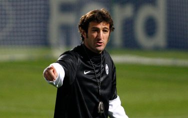 Juventus's coach Ciro Ferrara reacts during a training session at the Chaban Delmas stadium in Bordeaux, southwestern France, Tuesday Nov. 24, 2009, on the eve of their Group A Champions League soccer match against Bordeaux. (AP Photo / Bob Edme)