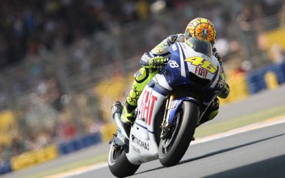 MotoGp: Rossi è un fulmine a Le Mans, pole davanti a Lorenzo