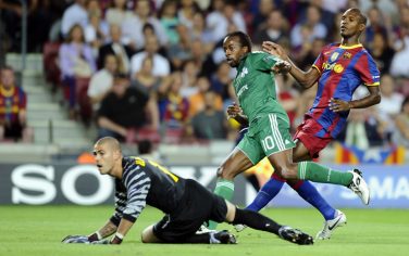 Panathinaikos French  midfielder Sidney Govou (C) scores despite the oposition of Barcelona's French defender Eric Abidal (R) and Barcelona's goalkeeper Victor Valdes (L) during the Champions League football match between Barcelona and Panathinaikos at Camp Nou stadium in Barcelona on September 14, 2010. AFP PHOTO / PIERRE-PHILIPPE MARCOU (Photo credit should read PIERRE-PHILIPPE MARCOU/AFP/Getty Images)