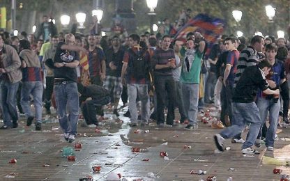 Tifosi impazziti sulla Rambla: arresti e feriti a Barcellona