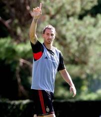 Il Milan cerca un'altra Viktoria. Ibra si allena col gruppo