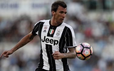 ROME, ITALY - AUGUST 27: Mario Mandzukic of Juventus FC in action during the Serie A match between SS Lazio and Juventus FC at Stadio Olimpico on August 27, 2016 in Rome, Italy.  (Photo by Paolo Bruno/Getty Images)