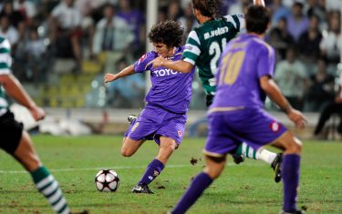 FLORENCE, ITALY - AUGUST 26:  Stevan Jovetic of Fiorentina scores a goal during the UEFA Champions League qualifier second leg match between Fiorentina and Sporting Lisbon at Artemio Franchi stadium on August 26, 2009 in Florence, Italy.  (Photo by Claudio Villa/Getty Images)