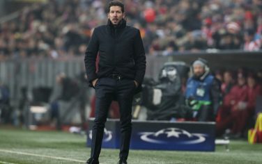 MUNICH, GERMANY - DECEMBER 06: Diego Simeone, head coach of Atletico Madrid reacts during the UEFA Champions League match between FC Bayern Muenchen and Club Atletico de Madrid at Allianz Arena on December 6, 2016 in Munich, Bavaria, Germany. (Photo by Maja Hitij/Bongarts/Getty Images)"n