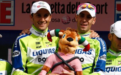 Giro, Nibali: "Un giorno in più in rosa, sono contento"