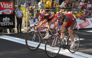 Sergio Paulinho of Portugal, right, pushes his wheel across the finish line  to win the 10th stage of the Tour de France cycling race over 179 kilometers (111.2 miles) with start in Chambery and finish in Gap, France, Wednesday, July 14, 2010, ahead of Vasil Kyryienka of Belarus, left. (AP Photo/Peter Dejong)