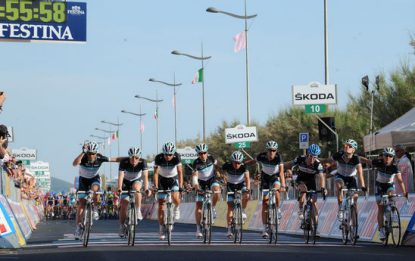 Il Giro onora Weylandt, la Leopard davanti a tutti a Livorno