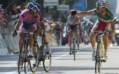 Giro, finale thrilling: squalificato Visconti, vince Ulissi