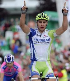 Cunego leader in Svizzera. Contador prova le rampe del Tour