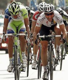 Vuelta, sprint vincente di Albasini. Wiggins è sempre leader