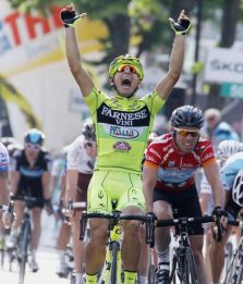 Giro, Guardini fulmina Cavendish a Vedelago