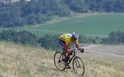 Fra vergogna e mito: quando Armstrong pedalò nei campi a Gap
