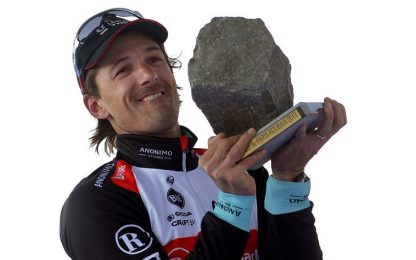 Roubaix, Cancellara cannibale: allo sprint su Vanmarcke