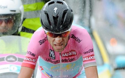 Giro, Nibali pigliatutto nella cronoscalata: Evans affondato