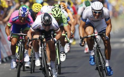 Il Tour a Tours, allo sprint la spunta Kittel su Cavendish