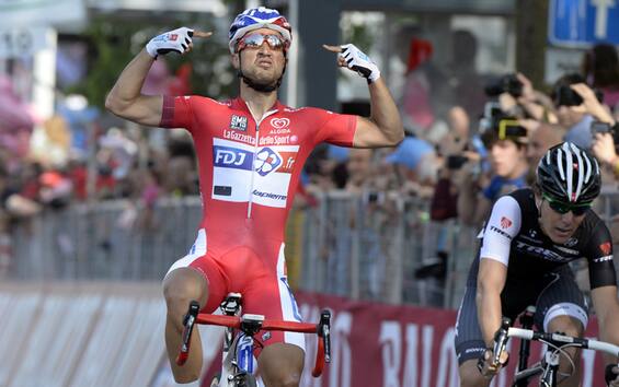Giro 10a Tappa Tris Di Bouhanni Beffato Nizzolo Sky Sport