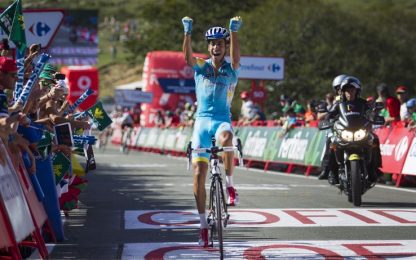 Vuelta, impresa di Aru a Monte Castrove. Contador in rosso