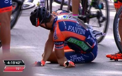 Cadute al Giro, Colli ko. Nessuna frattura per Contador