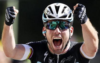 Tour, Cavendish domina lo sprint. Martin operato: tutto ok