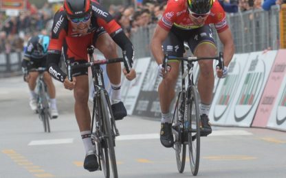 Tirreno Adriatico, Van Avermaet fulmina Sagan. Frattura per Scarponi