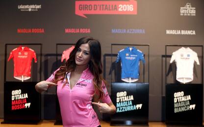 Giorgia Palmas, la bici nel cuore: che sexy madrina per il Giro
