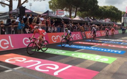 Giro, tripletta di Greipel: sprint da re a Bibione