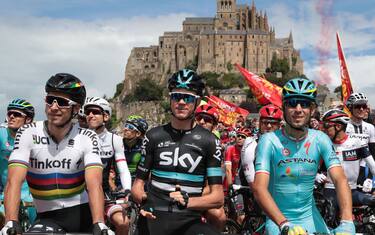 (From L) Slovakia's Peter Sagan, Great Britain's Christopher Froome, and Italy's Vincenzo Nibali wait for the start of the 188 km first stage of the 103rd edition of the Tour de France cycling race on July 2, 2016 between Mont-Saint-Michel (background) and Utah Beach Sainte-Marie-du-Mont, Normandy.  / AFP / KENZO TRIBOUILLARD        (Photo credit should read KENZO TRIBOUILLARD/AFP/Getty Images)