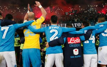 Napoli's payers celebrate with fans after winning  the Italian Serie A football match between Napoli and Sassuolo Calcio at the San Paolo stadium in Naples on January 16, 2016. / AFP / CARLO HERMANN        (Photo credit should read CARLO HERMANN/AFP/Getty Images)
