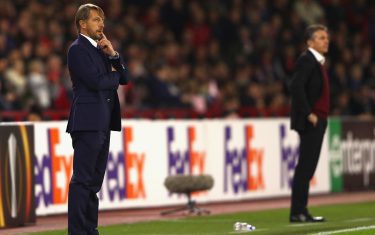SOUTHAMPTON, ENGLAND - NOVEMBER 03: Stefano Vecchi, Manager of Internazionale (L) and Claude Puel, Manager of Southampton (R) look on during the UEFA Europa League Group K match between Southampton FC and FC Internazionale Milano at St Mary's Stadium on November 3, 2016 in Southampton, England.  (Photo by Ian Walton/Getty Images)